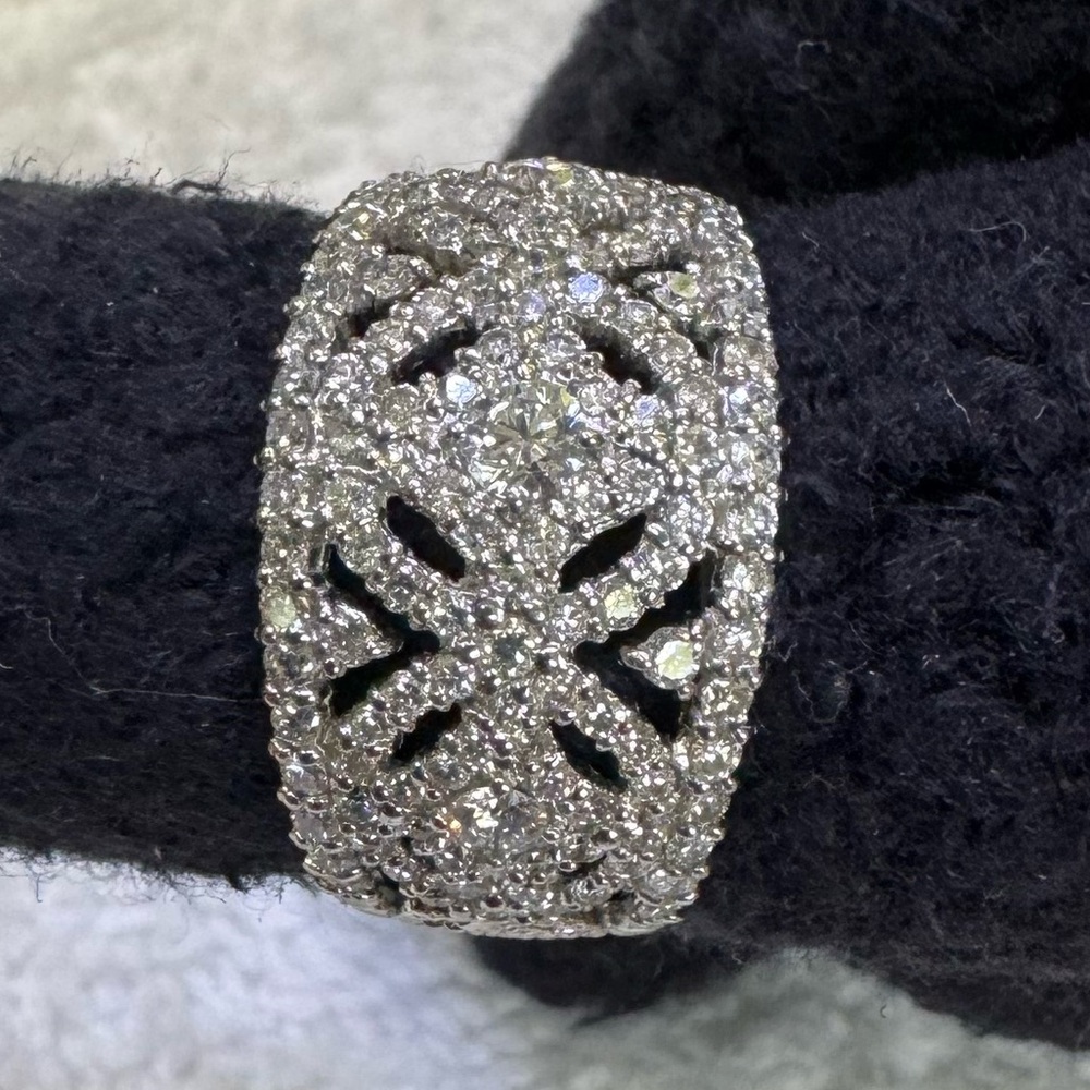 Dazzling PT900 Natural Diamond Ring